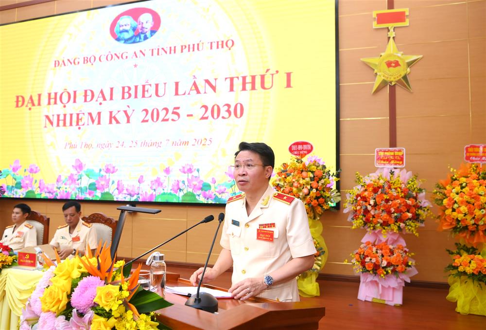 Thiếu tướng Nguyễn Minh Tuấn, Giám đốc Công an tỉnh Phú Thọ phát biểu khai mạc Đại hội.
