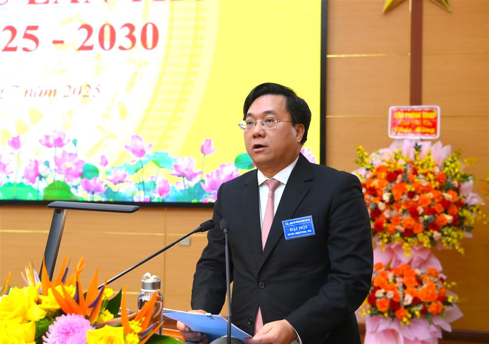 Đồng chí Trần Duy Đông, Chủ tịch Ủy ban nhân dân tỉnh Phú Thọ phát biểu tại Đại hội.
