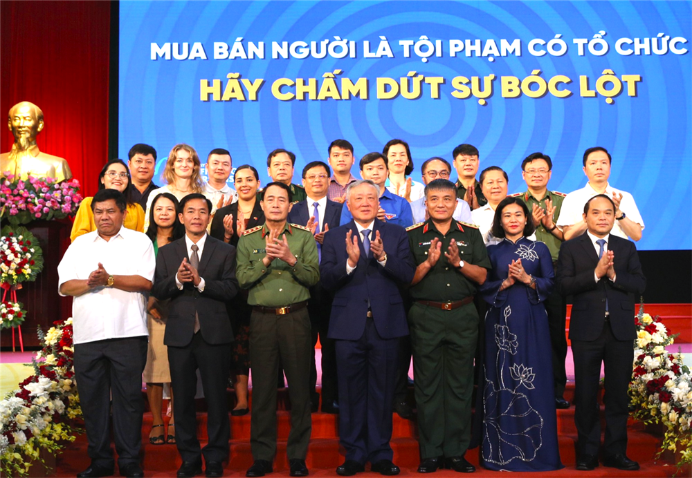 Phó Thủ tướng Thường trực Chính phủ Nguyễn Hòa Bình; Thứ trưởng Lê Quốc Hùng cùng các đại biểu dự Lễ phát động.