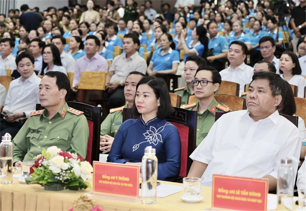 Các đại biểu dự Lễ phát động.