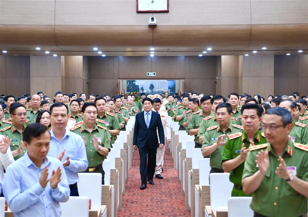 Chủ tịch nước Lương Cường đến dự và phát biểu chỉ đạo tại Hội nghị sơ kết công tác công an 6 tháng đầu năm 2025.