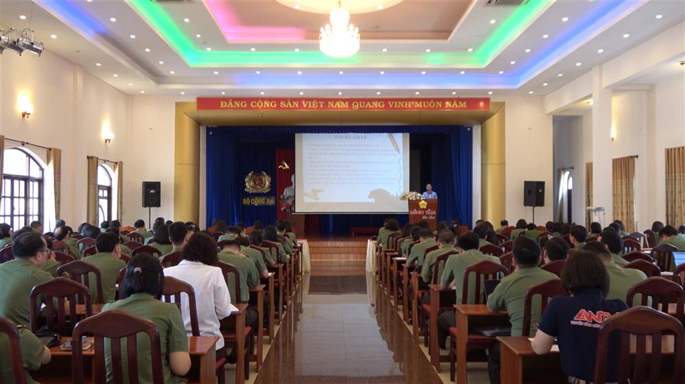 Toàn cảnh Hội nghị.