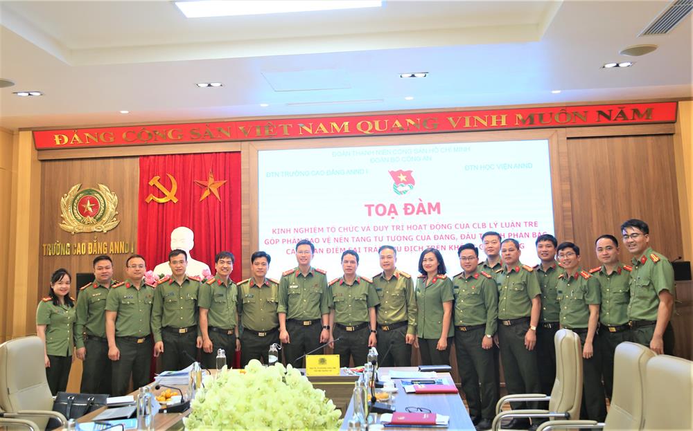 Các đại biểu tham dự buổi Tọa đàm.