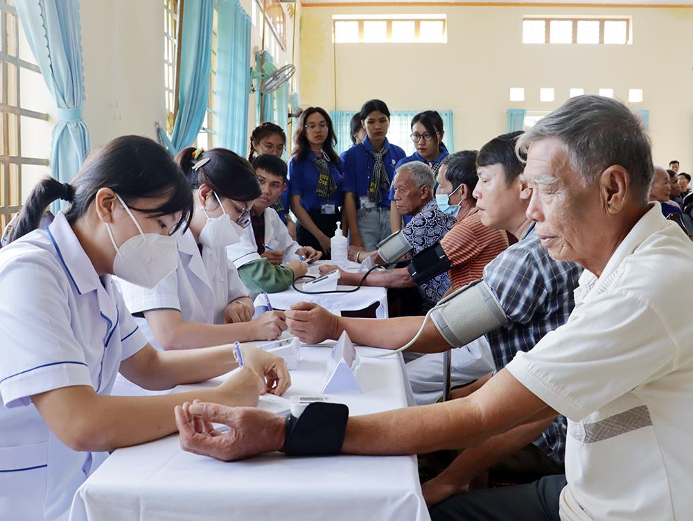 Đoàn cũng tổ chức trao tặng 2 ngôi nhà nhân ái, 2 ngôi nhà 19/8 cho các gia đình chính sách, gia đình cán bộ, chiến sĩ Công an có hoàn cảnh đặc biệt khó khăn; khám bệnh, cấp phát thuốc miễn phí cho 300 người dân có hoàn cảnh khó khăn; thăm, tặng 300 phần quà cho các gia đình chính sách có hoàn cảnh khó khăn, đối tượng chức sắc trong vùng dân tộc, tôn giáo tại huyện Tân Biên, tỉnh Tây Ninh và nhiều hoạt động ý nghĩa khác.