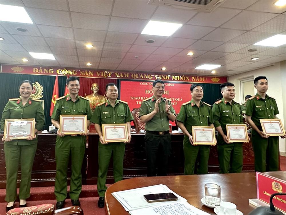 Công an tỉnh tặng Giấy khen cho các đơn vị có thành tích xuất sắc trong thực hiện Đề án 06.
