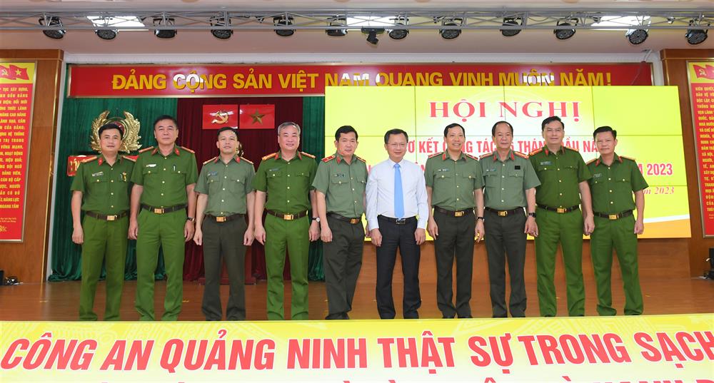Các đại biểu tham dự Hội nghị.