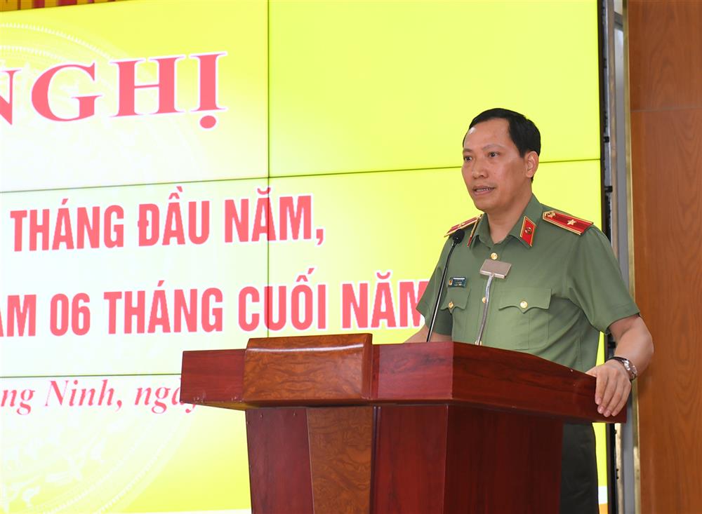 Thứ trưởng Lê Văn Tuyến phát biểu tại Hội nghị.