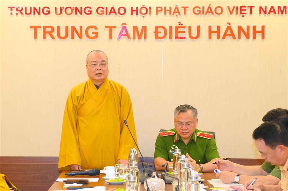 Thượng toạ Thích Đức Thiện phát biểu tại buổi Ký kết.