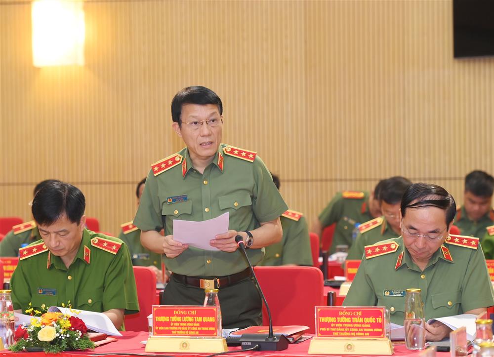 Thượng tướng Lương Tam Quang, Ủy viên Trung ương Đảng, Thứ trưởng Bộ Công an trình bày một số kiến nghị bổ sung tư duy mới, nhận thức mới trong Chiến lược bảo vệ Tổ quốc.