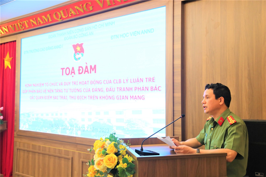 Đại tá, TS Hoàng Văn Lâm phát biểu tại buổi tọa đàm.