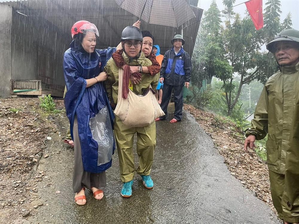 Bám địa bàn, “trắng đêm” sơ tán người và tài sản của Nhân dân.