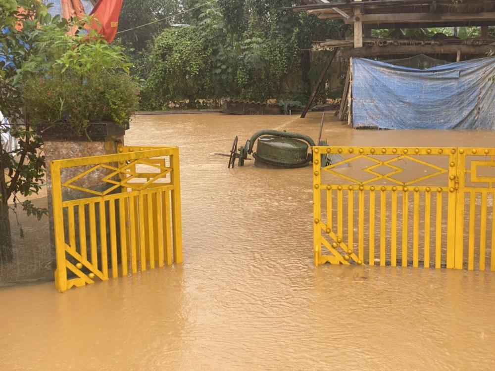 Mưa lũ tại xã Điền Mỹ, huyện Hương Khê.