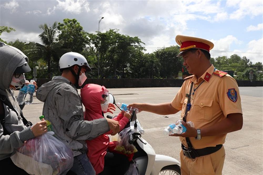 Việc làm ý nghĩa này được lực lượng Cảnh sát giao thông