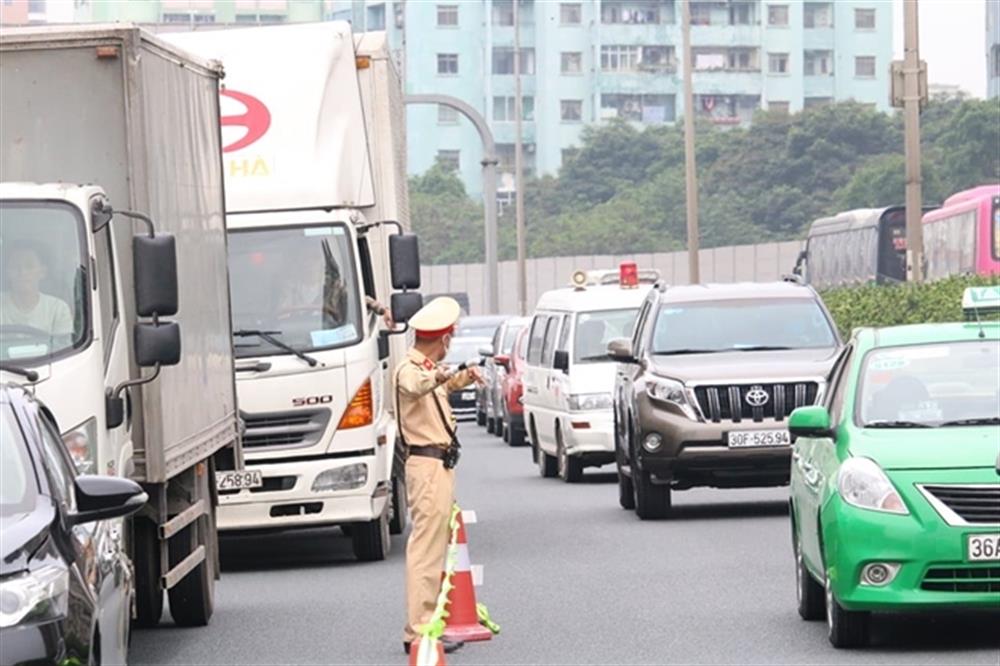 Xây dựng ý thức tự giác, ứng xử văn minh, chuẩn mực của người dân khi tham gia giao thông, từng bước hình thành rõ nét văn hóa giao thông trong Nhân dân.