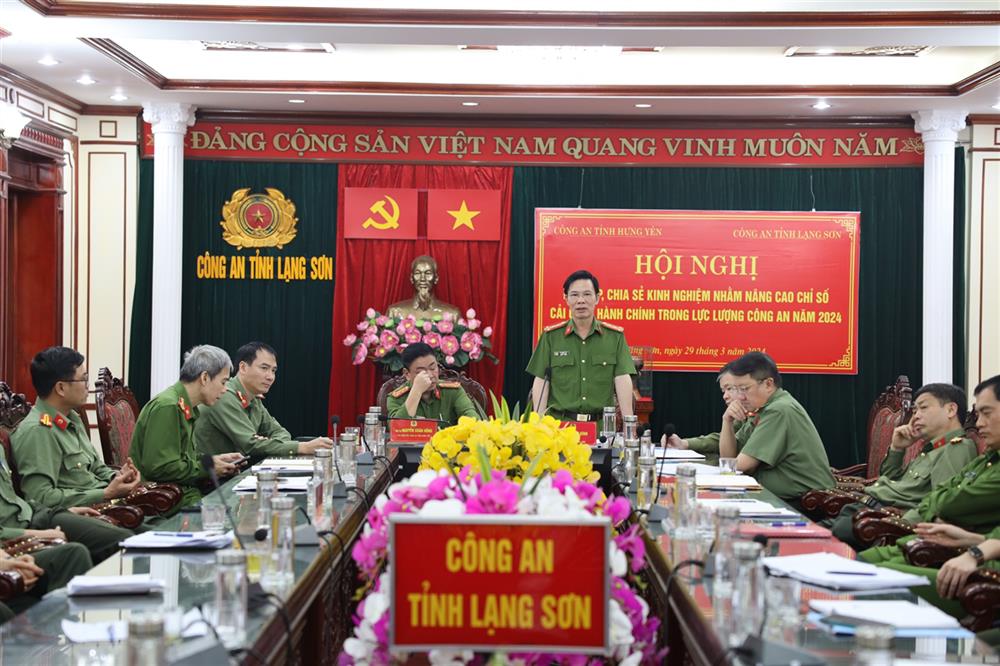 Đồng chí Phó Giám đốc Công an tỉnh Lạng Sơn phát biểu tại buổi làm việc.