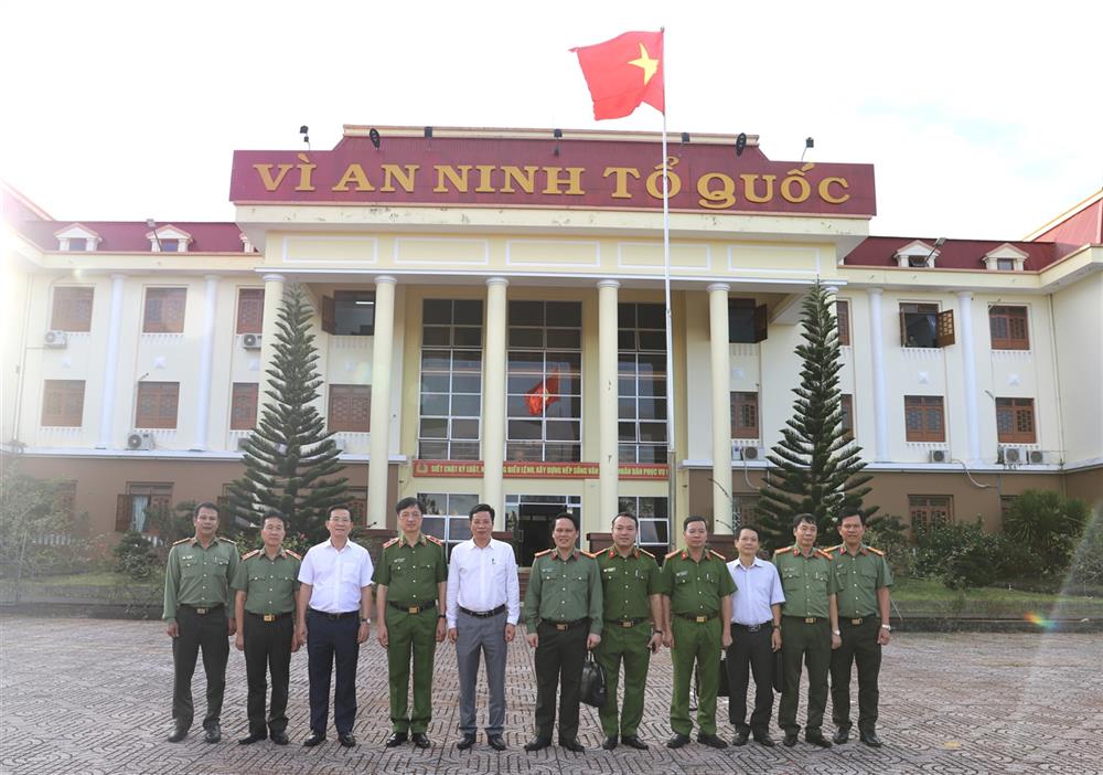 Thứ trưởng Nguyễn Duy Ngọc thăm và làm việc tại Công an tỉnh Đắk Nông.