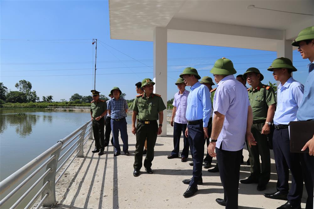 Đoàn kiểm tra đi kiểm tra thực tế.