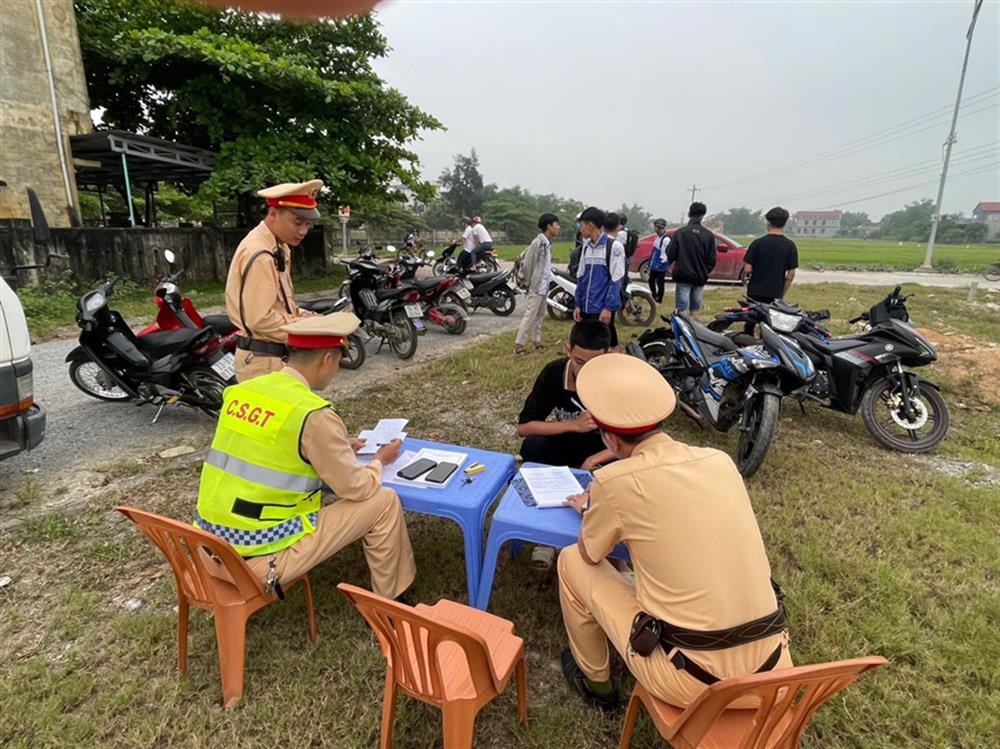 Kiểm tra, xử lý học sinh điều khiển xe máy khi chưa đủ tuổi theo quy định.