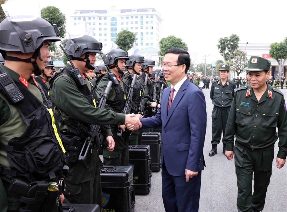 Chủ tịch nước Võ Văn Thưởng thăm, kiểm tra công tác ứng trực tại Bộ Tư lệnh CSCĐ.