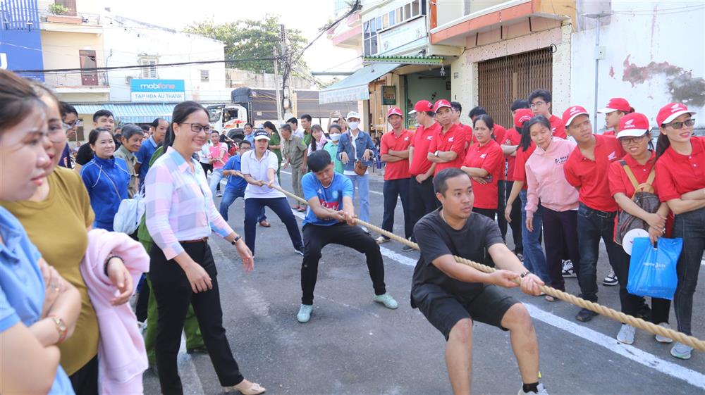 Một số hình ảnh người dân phường Kinh Dinh tham gia các hoạt động vui chơi trong Ngày hội toàn dân bảo vệ ANTQ.