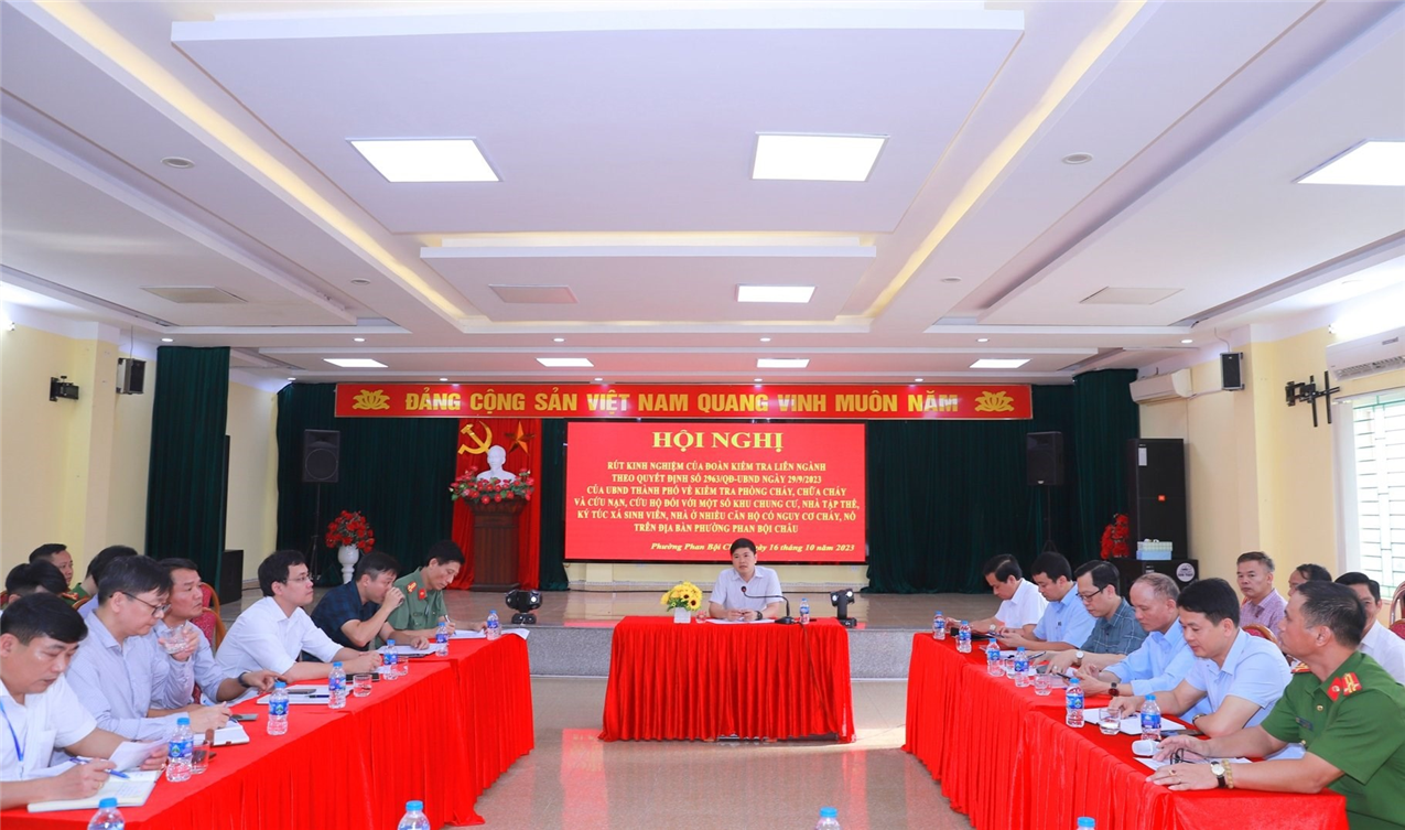 Đồng chí Hoàng Minh Cường, Phó chủ tịch UBND thành phố phát biểu chỉ đạo sau buổi kiểm tra.