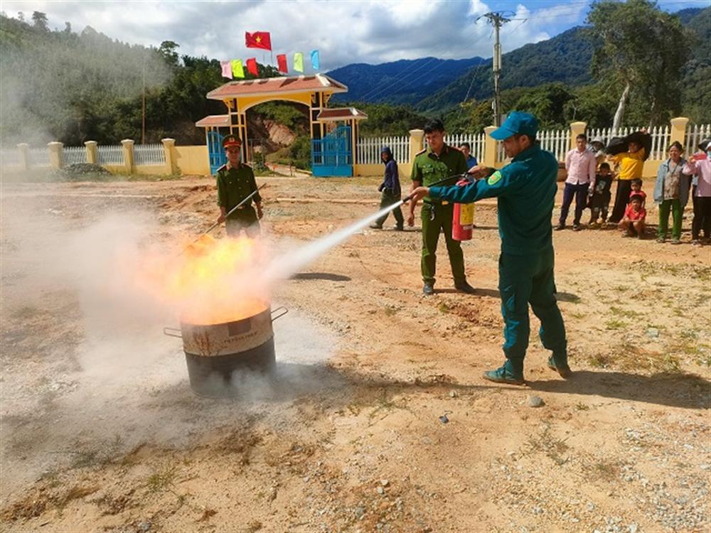 Tập huấn kỹ năng phòng cháy, chữa cháy.