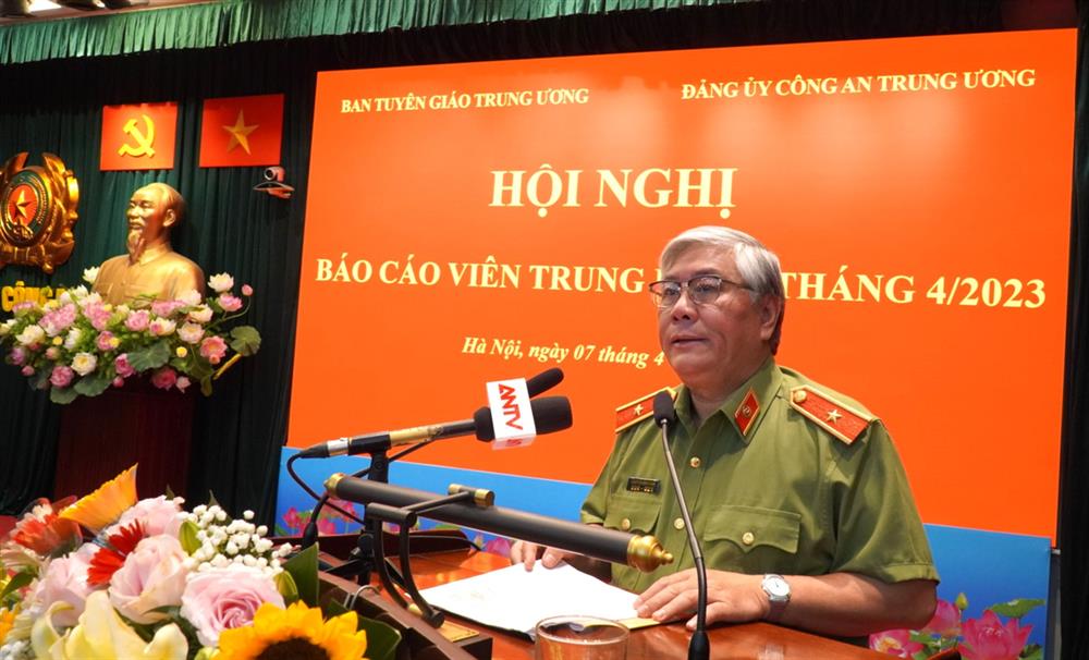 PGS.TS Nguyễn Bình Ban, nguyên Viện trưởng Viện Lịch sử Công an, Bộ Công an  thông tin về chuyên đề “75 năm CAND học tập, thực hiện Sáu điều Bác Hồ dạy” và các hoạt động kỷ niệm