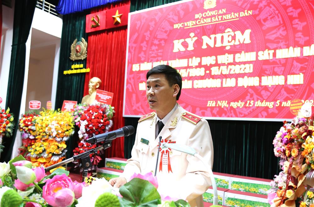 Trung tướng Trần Minh Hưởng, Giám đốc Học viện Cảnh sát nhân dân trình bày diễn văn tại buổi kỷ niệm.