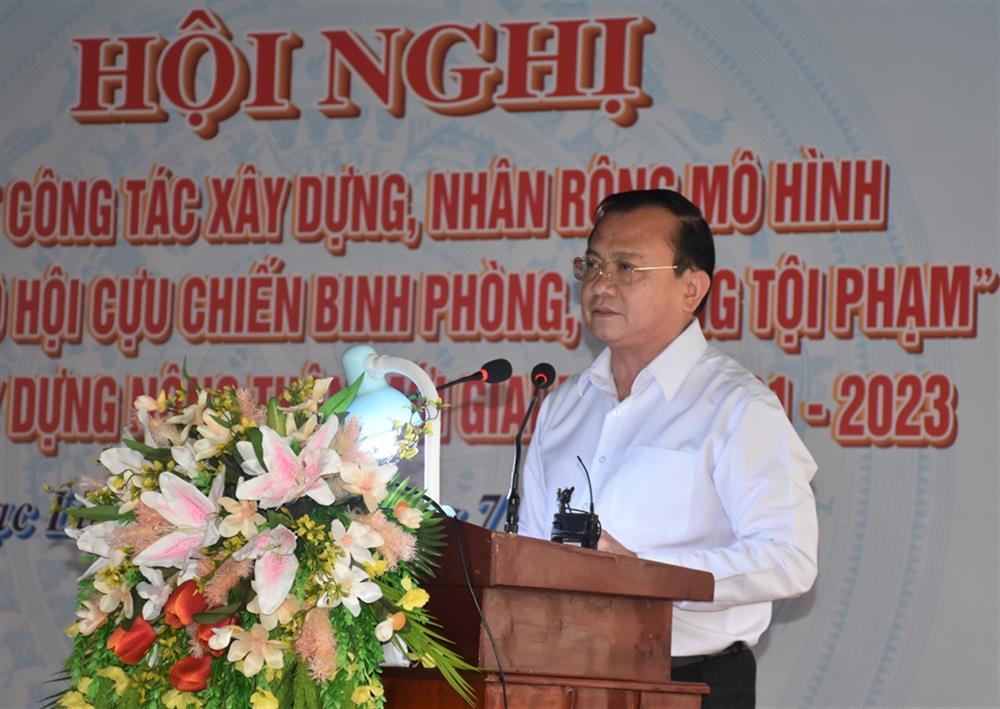 Đồng chí Lê Tấn Cận, Ủy viên Ban Thường vụ Tỉnh ủy, Phó Chủ tịch thường trực UBND tỉnh phát biểu chỉ đạo hội nghị.