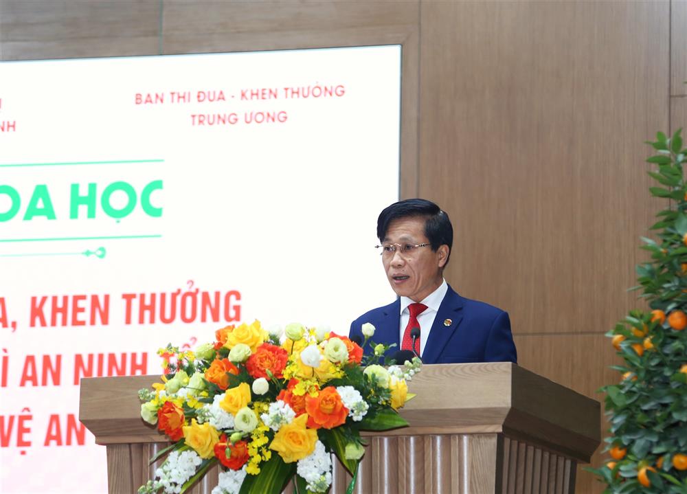 PGS.TS Hoàng Phúc Lâm, Phó Giám đốc Học viện Chính trị quốc gia Hồ Chí Minh phát biểu đề dẫn Hội thảo.