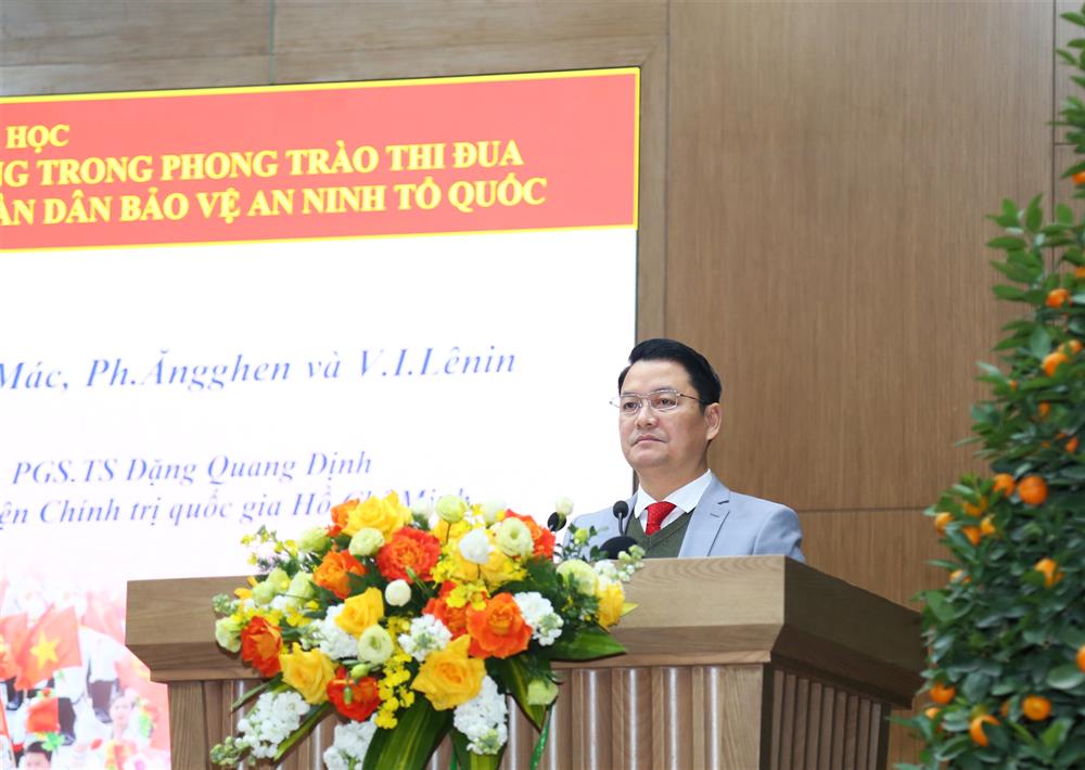 PGS.TS Đặng Quang Định, Viện trưởng Viện Triết học, Học viện Chính trị quốc gia Hồ Chí Minh tham luận tại Hội thảo.