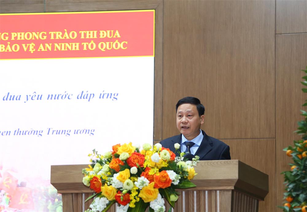 PGS.TS Đặng Quang Định, Viện trưởng Viện Triết học, Học viện Chính trị quốc gia Hồ Chí Minh tham luận tại Hội thảo.