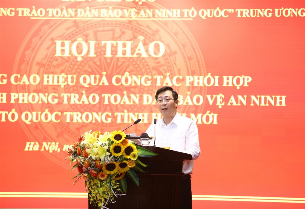 Các đại biểu tham luận tại Hội thảo.