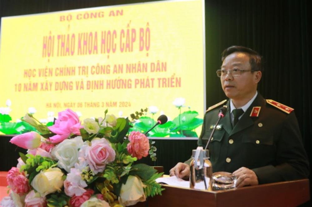 Trung tướng, PGS.TS Phan Xuân Tuy, Giám đốc Học viện Chính trị CAND phát biểu tổng kết Hội thảo.