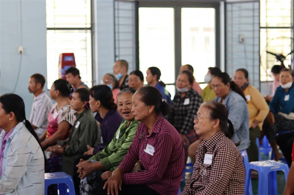 Hàng trăm người lao động, mua bán thu gom phế liệu đã được các y bác sĩ của Bệnh viện 199 phối hợp cùng các cấp ngành khám, tư vấn, cấp phát thuốc miễn phí. 
