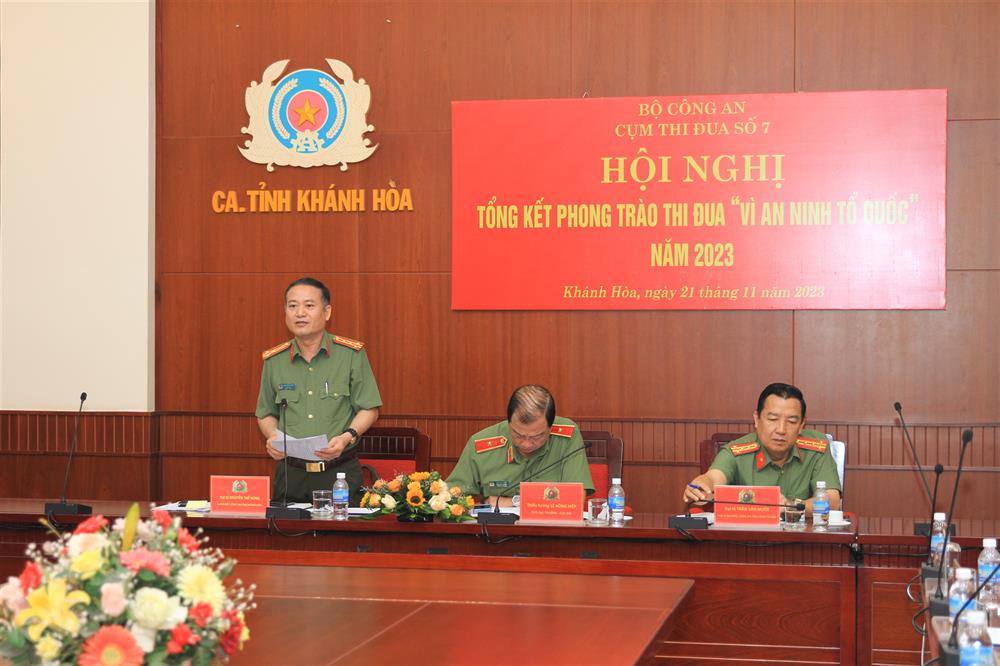 Đại tá Nguyễn Thế Hùng, Giám đốc Công an tỉnh Khánh Hòa (đơn vị Cụm trưởng) phát biểu khai mạc hội nghị.