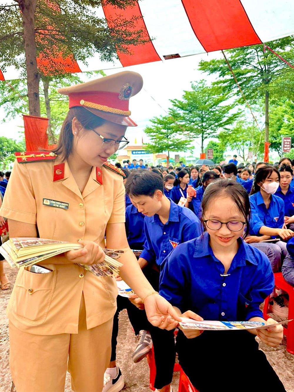 Hoạt động tuyên truyền công tác bảo đảm trật tự, an toàn giao thông tại Trường THPT Yên Khánh B.