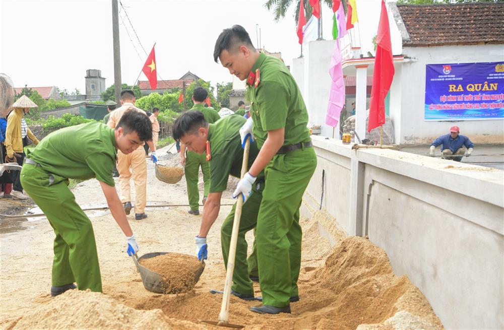 Hoạt động tuyên truyền công tác bảo đảm trật tự, an toàn giao thông tại Trường THPT Yên Khánh B.