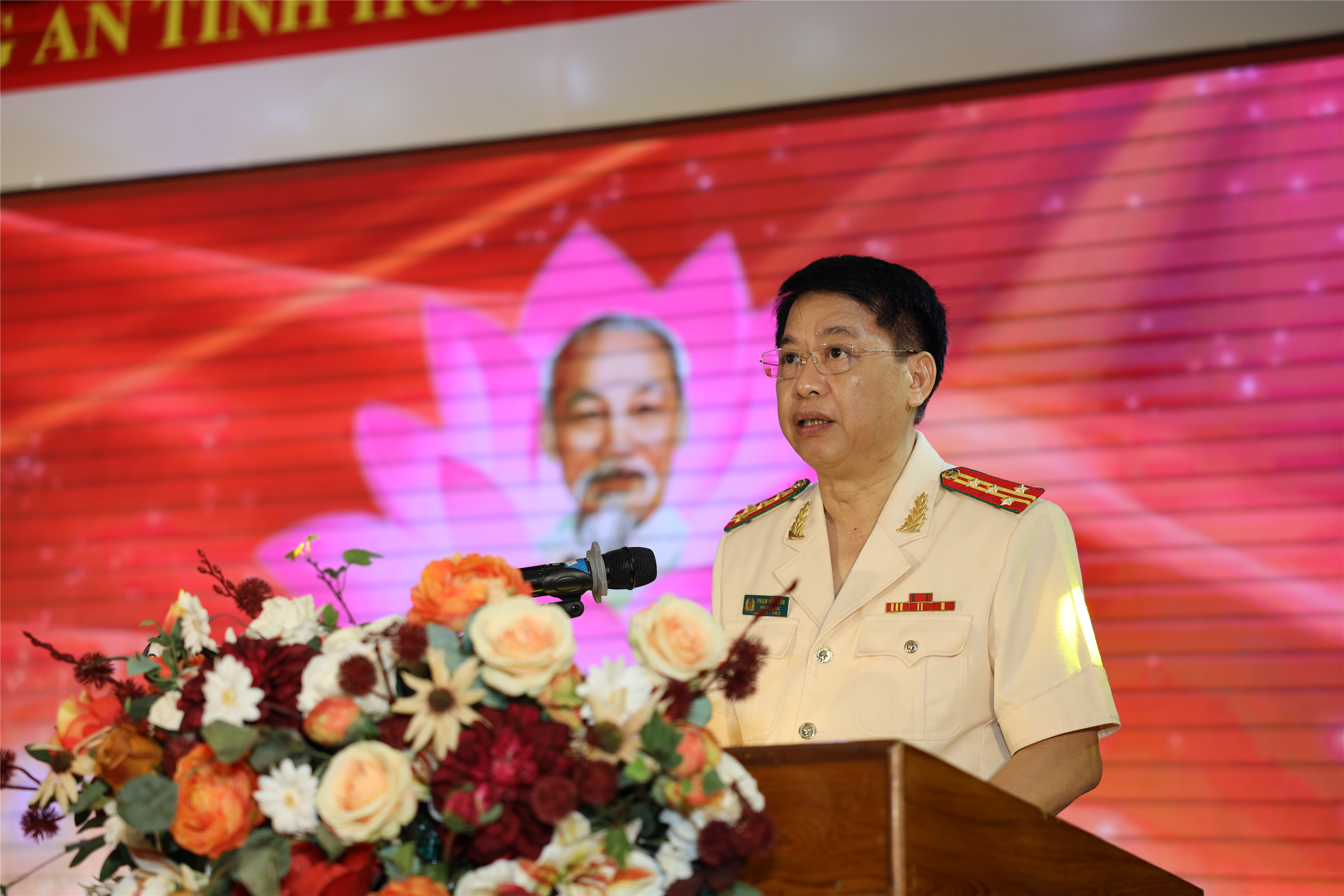 Đại tá Phạm Văn Đôn – Phó Giám đốc, Trưởng Ban tổ chức Hội diễn Công an tỉnh phát biểu tại chương trình khai mạc.
