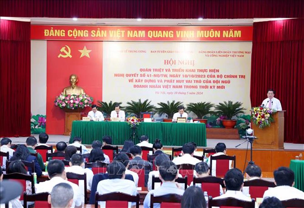 Hội nghị được tiến hành theo hình thức trực tiếp kết hợp trực tuyến tới hơn 4.300 điểm cầu.