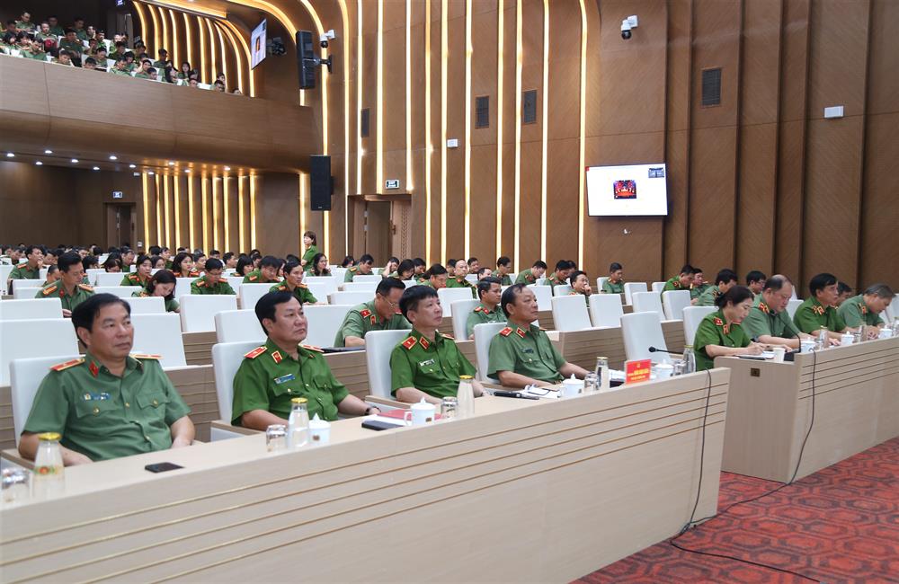 Các đại biểu dự tại điểm cầu Bộ Công an.