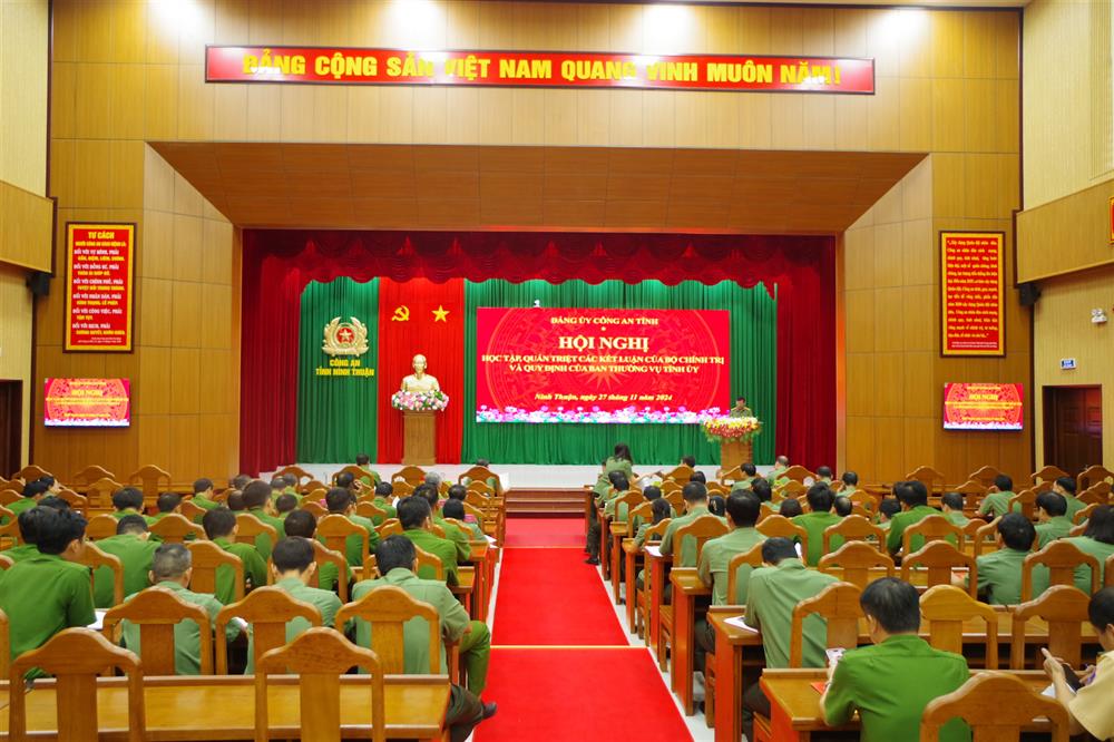 Toàn cảnh hội nghị.