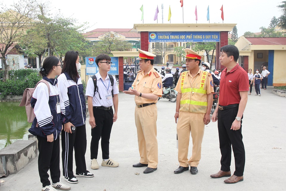 Nhiều giải pháp nâng cao ý thức chấp hành pháp luật về an toàn giao thông trong học đường được áp dụng tại Hà Nam.