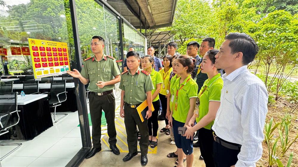 Đẩy mạnh công tác tuyên truyền, phòng chống tội phạm lừa đảo chiếm đoạt tài sản trên không gian mạng.