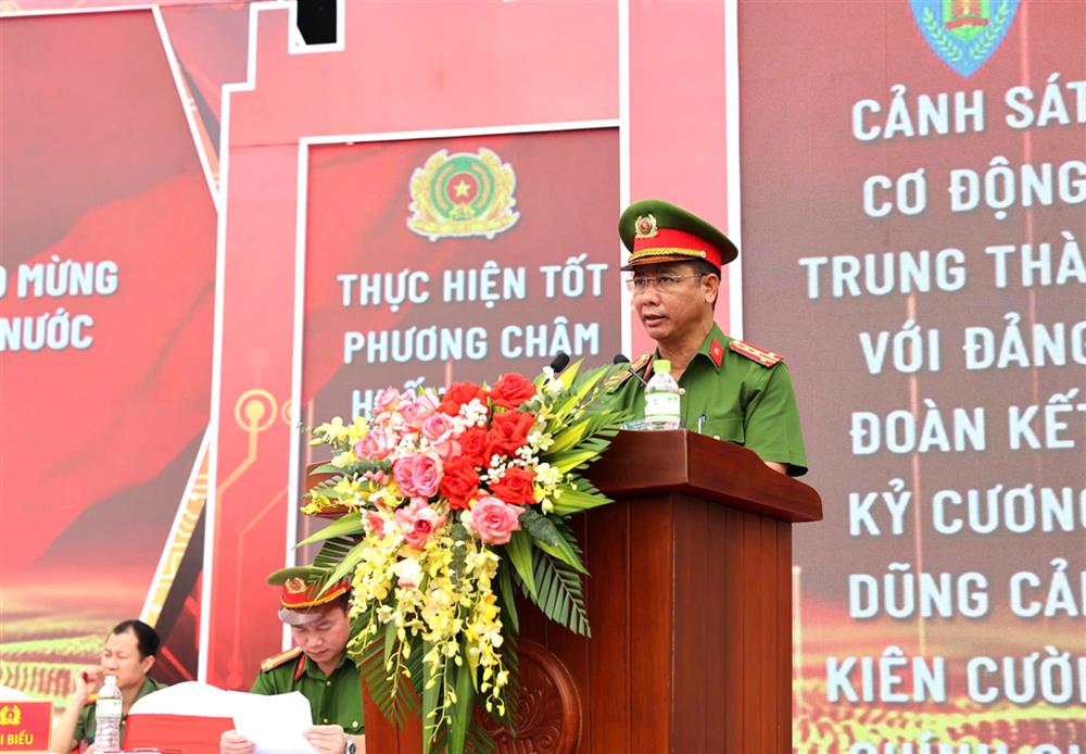 Đại tá Phạm Hữu Thinh, Phó trưởng Tiểu ban diễu binh diễu hành Bộ Công an đã phát động phong trào thi đua đặc biệt chào mừng kỷ niệm 50 năm Ngày giải phóng miền Nam.