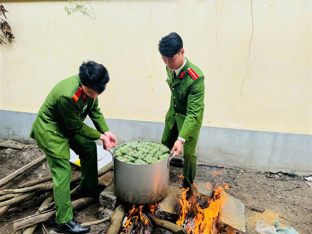 Một số hình ảnh tại Chương trình “Tết Ấm Tình Thương - Trao Gửi Yêu Thương”.