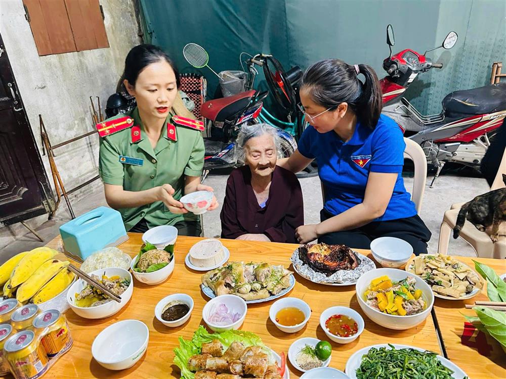 Mở rộng quy mô, nội dung, hình thức các hoạt động tình nghĩa, tình nguyện.