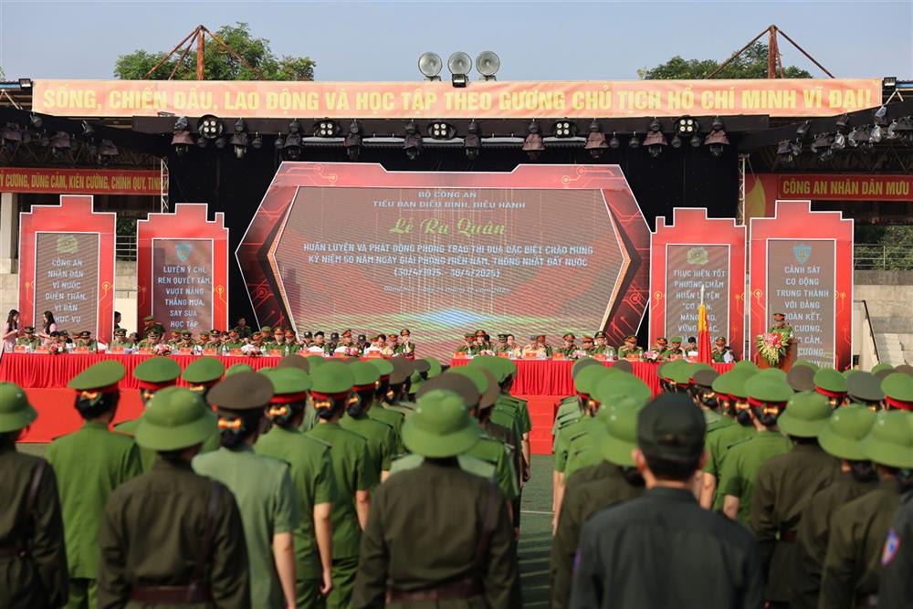 Lực lượng học viên các trường Công an nhân dân được tuyển chọn tham gia diễu binh, diễu hành trong lễ kỷ niệm 50 năm Ngày giải phóng miền Nam, thống nhất đất nước. 