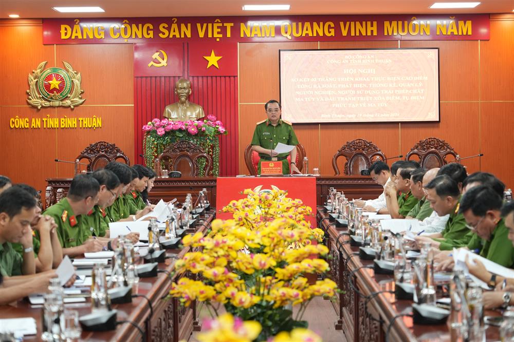 Đại tá Huỳnh Ngọc Liêm, Phó Giám đốc, Thủ trưởng cơ quan CSĐT Công an tỉnh chỉ đạo tại Hội nghị.