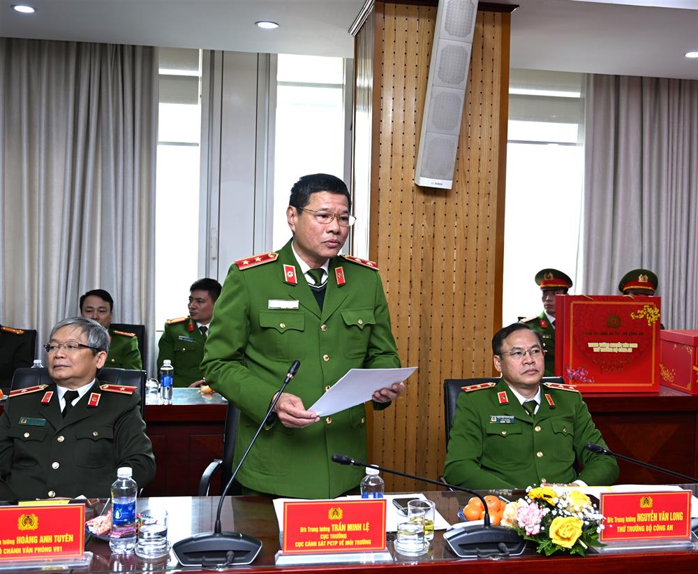 Trung tướng Trần Minh Lệ, Cục trưởng Cục Cảnh sát PCTP về môi trường báo cáo một số kết quả các mặt công tác của Cục Cảnh sát PCTP về môi trường